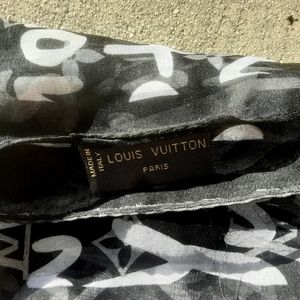 Louis Vuitton Accessories - Louis Vuitton Monogram scarf Louis Vuitton Accessories - Louis Vuitton Monogram scarf